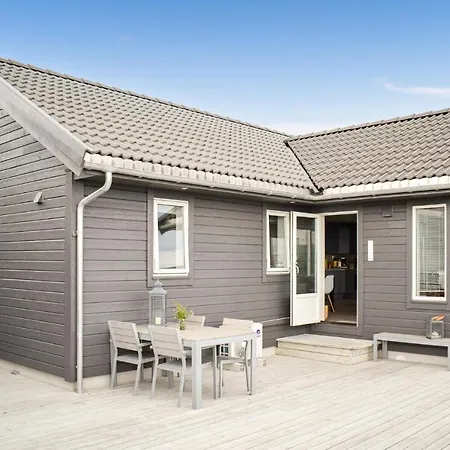 Gorgeous Home In Sveio With House Sea View * Sveio