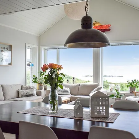 Feriehus Gorgeous Home In Sveio With House Sea View